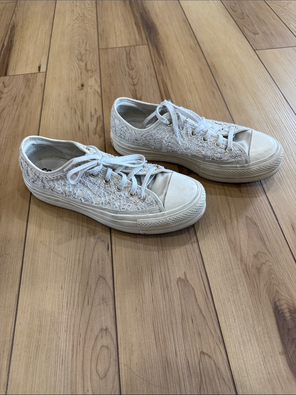 Women’s Lace-Trim Low-Top Sneakers Platform - Cream